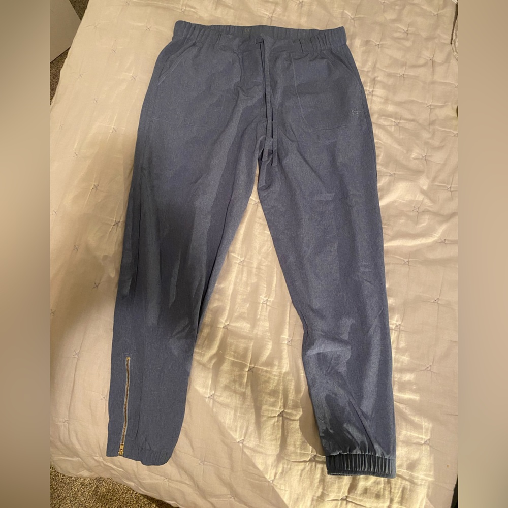 Albion Fit Jetsetters - Light blue chambray color, size small